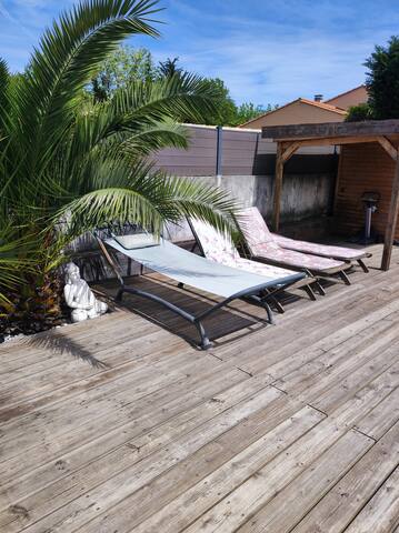 Maison familiale avec jacuzzi et jardin privé gallery image 2