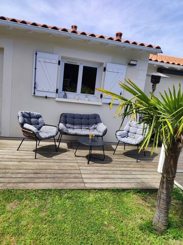 Maison familiale avec jacuzzi et jardin privé gallery image 4