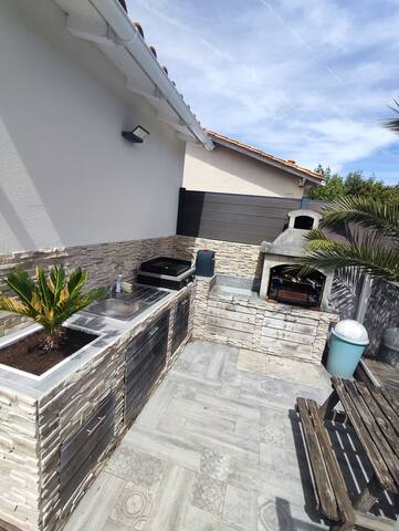 Maison familiale avec jacuzzi et jardin privé gallery image 5