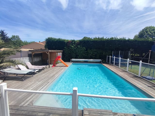 Maison familiale avec jacuzzi et jardin privé