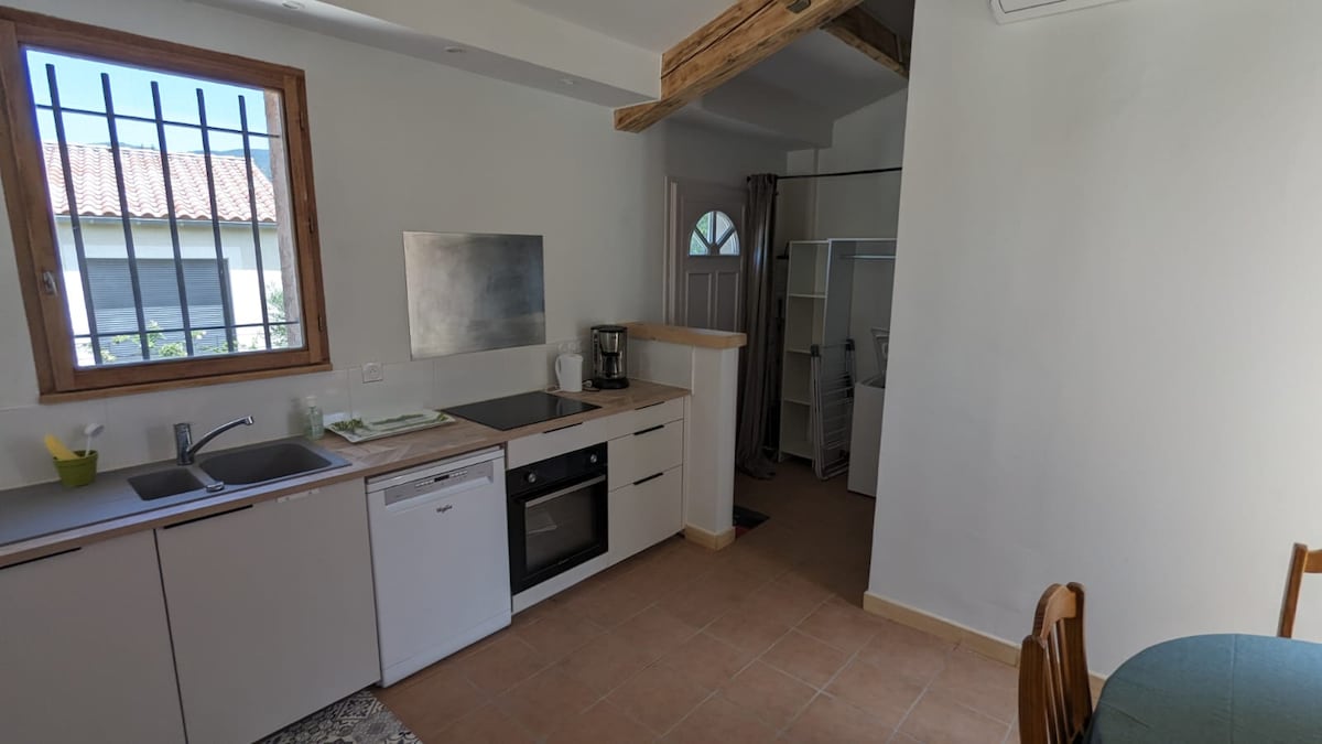 Popular Airbnb listing: Gîte les Mésanges at the foot of Mont Ventoux in Bédoin