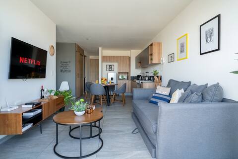 Cozy Apartment, A/C, Washer, Parking, Rooftop Bar