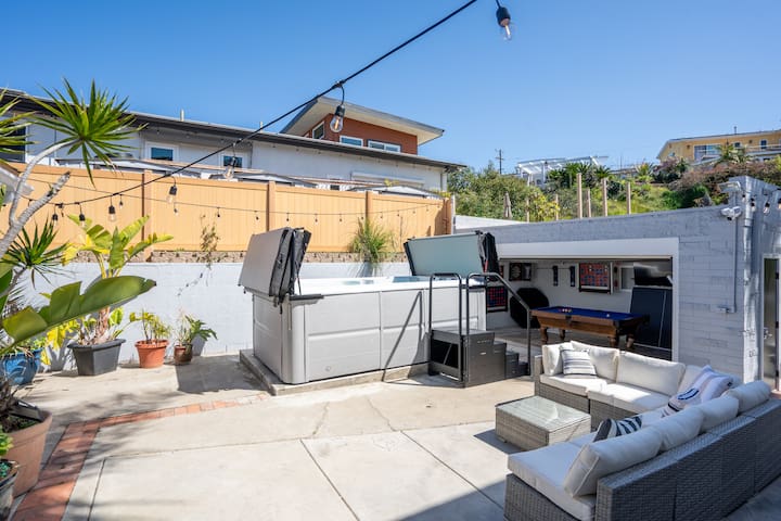 Bay Park Duplex Oasis w/ HotTub & Stunning Views!