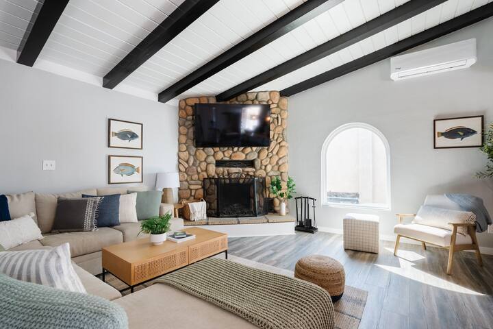 Bay Park Duplex Oasis w/ HotTub & Stunning Views! gallery image 3