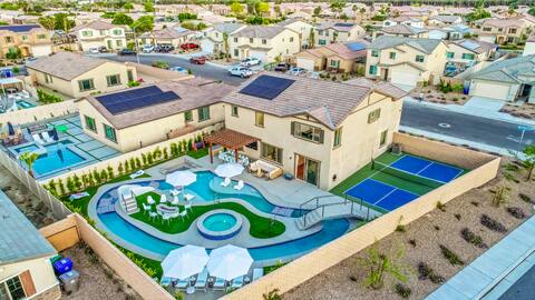 Lazy River Pool+Spa+Pickleball+Game Room+BBQ+Golf