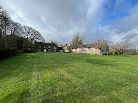 Stylish Country Houses near Deal (Sleeps 20)