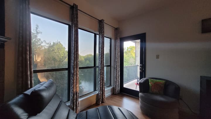 Walk To Schlitterbahn/comal Access/2-2/sleeps 8 - Wolfpack, New Braunfels
