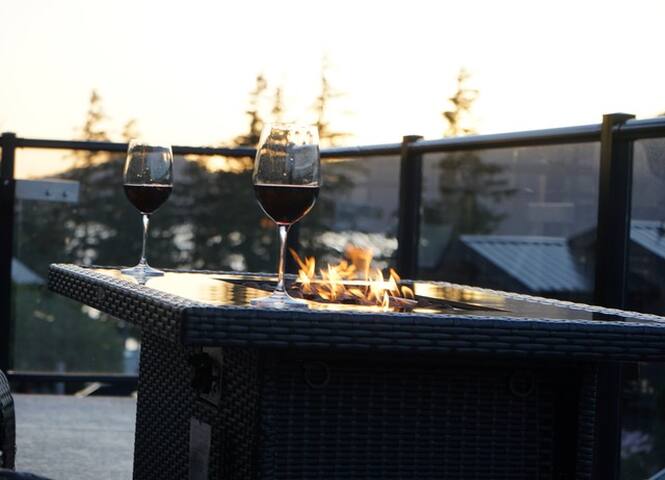 Spacious Oceanview w/2 living rooms & fridges gallery image 5