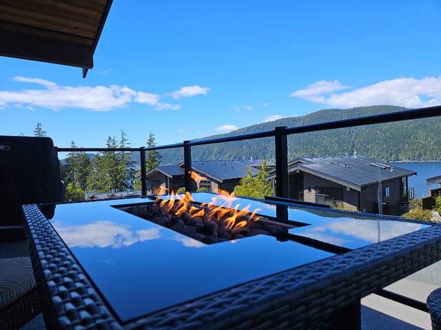 Spacious Oceanview w/2 living rooms & fridges gallery image 2