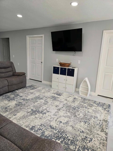 Top Airbnb: Private Pool, Pool Bar, Canal Access, Shuffleboard in North Fort Myers