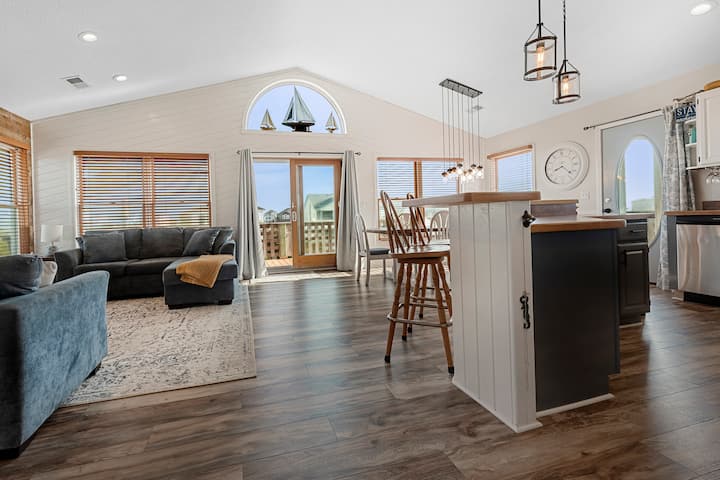 Two-home Coastal Compound With Pool & Hot Tubs - Rodanthe, NC