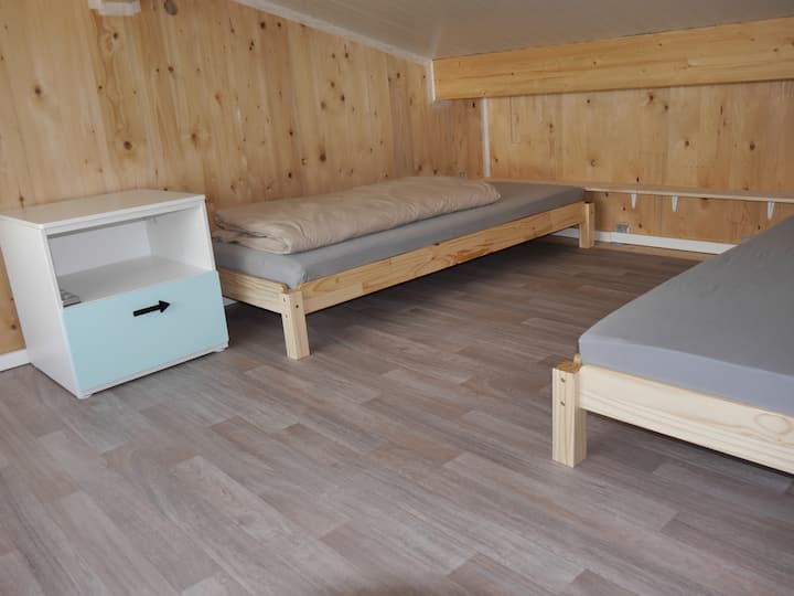 Zone de couchage étage/ galerie de couchage pour 2 enfants/adolescents