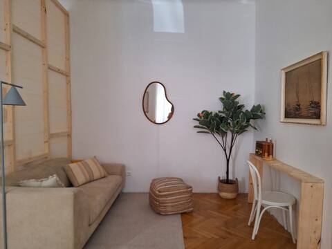 Top Airbnb: Stay at a café | Boutique studio in Geidorf