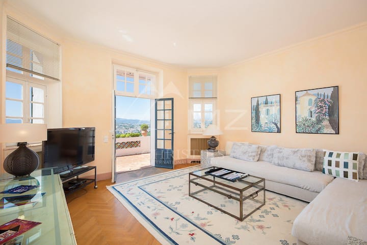 Sea Views - Superb Villa 650m2 With Swimming Pool