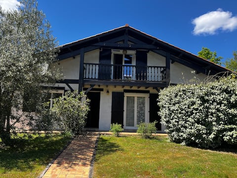Villa des Arbousiers with pool