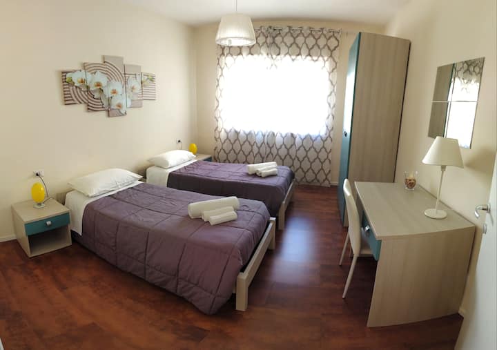 Dormitorio con 2 camas individuales