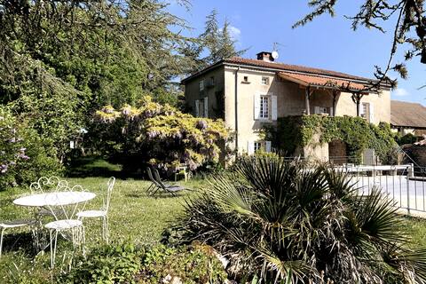 Beautiful Lot house- pool