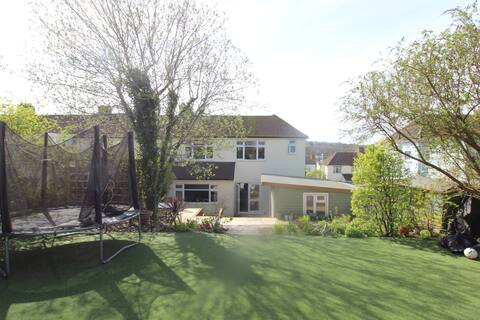 Brighton 4BR Family Home
