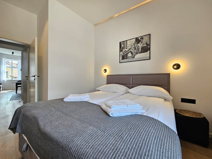 Apartment Teo Tour As Ljubljana, bedroom with double bed