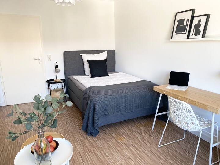 Komfortables  Boxspringbett (1,40 m)