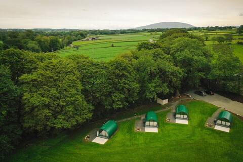 Thornfield Farm Glamping Pod1, Dark Hedges hot tub