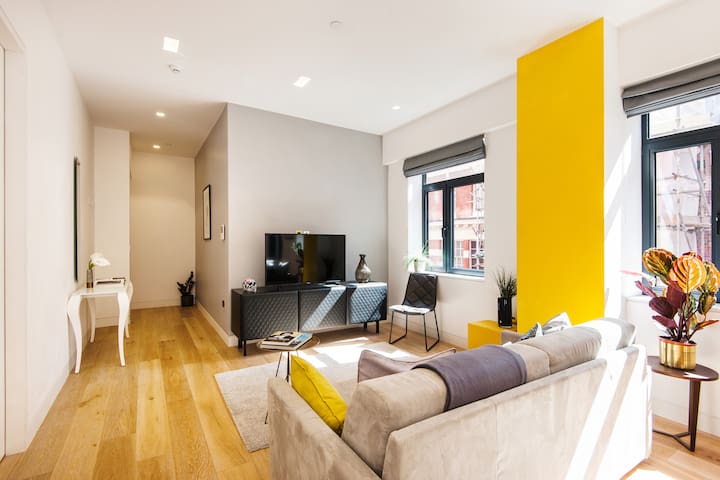 Heart of the Action: 2 bed nearby London Eye