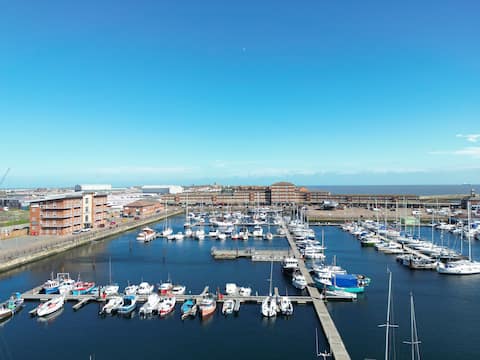 Marina & sea view living at its best -Free Parking