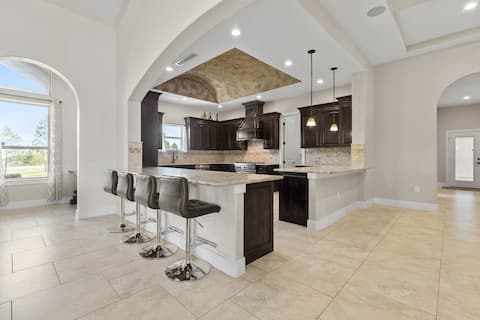 Pine Tree Palace - Private -Heated Pool - Jacuzzi