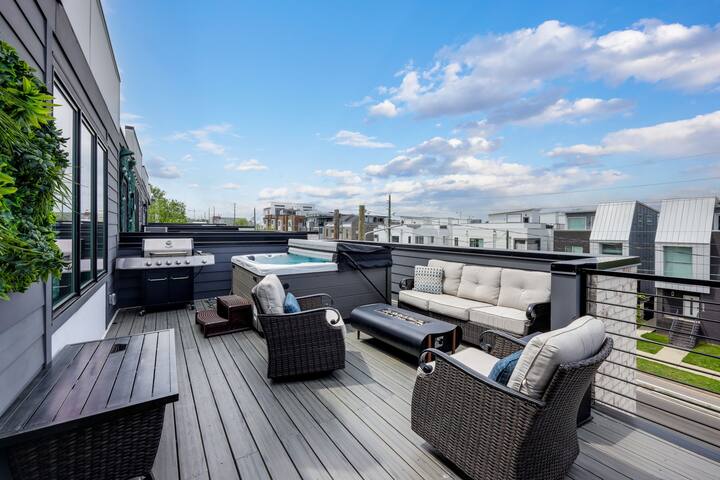Two Townhomes | Enjoy the Hot tub and City Views! gallery image 3