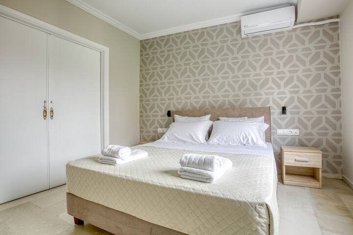 Avra – Premium Acropolis view – Family bedroom gallery image 5