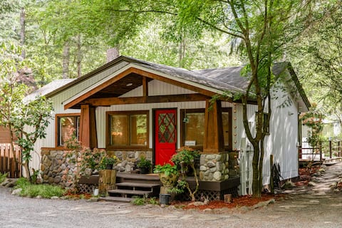 North Zen Riverfront Cabin by Riveria Stays