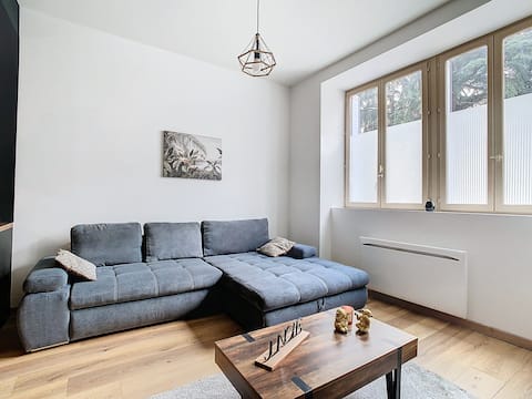 Propriété Airbnb réussie: LE CÈDRE de JORI: 55 m2, 2 bedrooms, downtown à Voiron