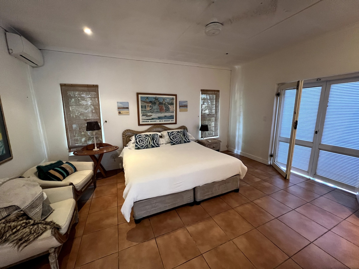 غرفة 1 حمام داخلي ومكيف هواء