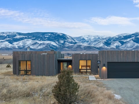 Wander Yellowstone Valley