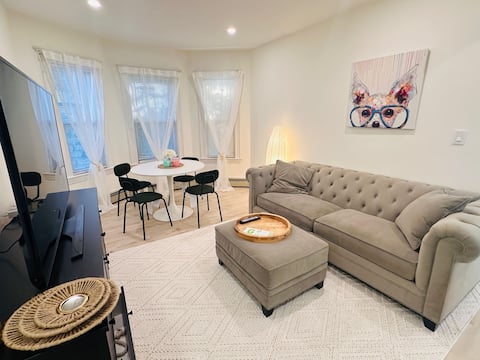 Modern 2BR near Subway & Parking