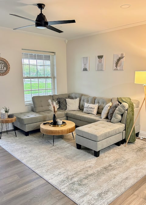 Luxury 2 Bedroom Apartment with Gated Parking Lot