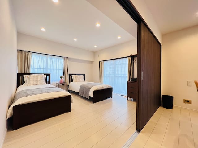 New open/宽敞套房 /东新宿站徒步7分钟/ 9张单人床