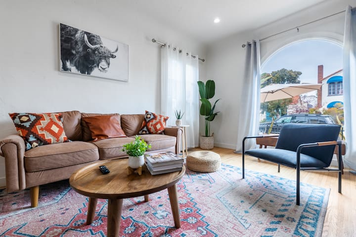 Beach Retreat Steps to 2nd St