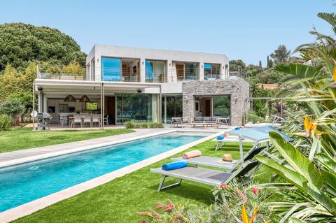 Villa Le Ponent • beachfront