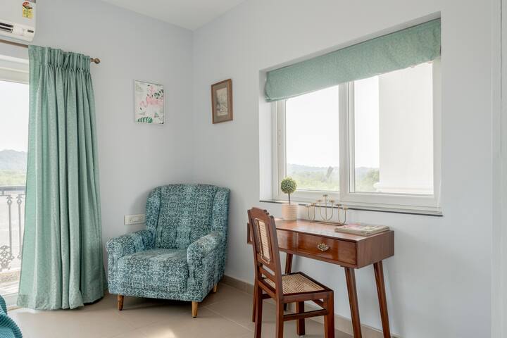 Living room image 6