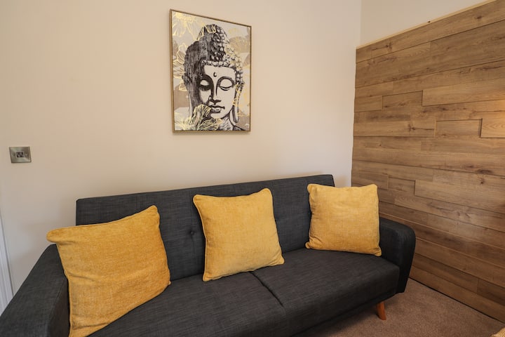 Modern, Cosy, Close Town, Hospital Long Term - Eastbourne