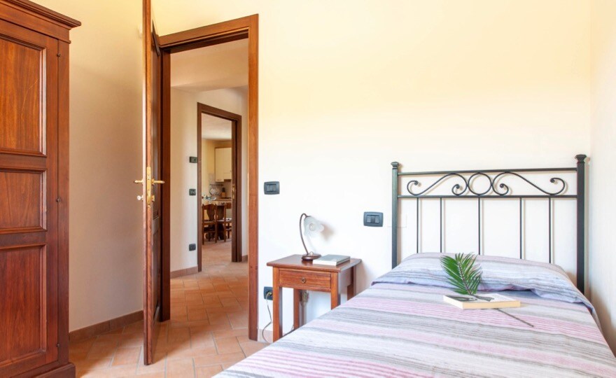 Единечна спална соба на првиот кат