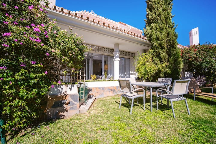 Adosado Con Piscina Comunitaria - Fuengirola
