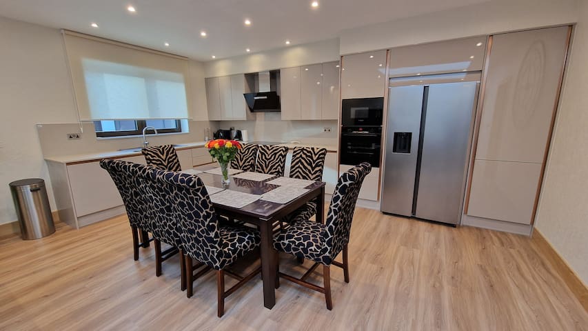 Deluxe House gallery image 3