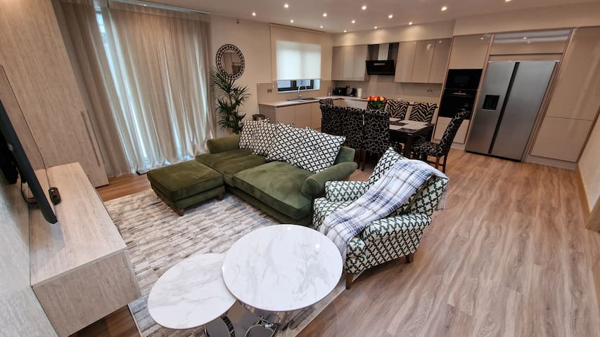 Deluxe House gallery image 4