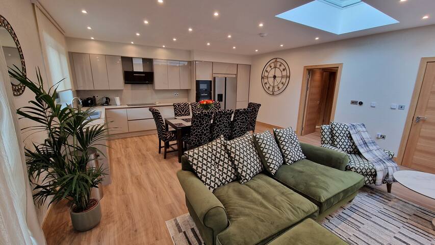 Deluxe House gallery image 5