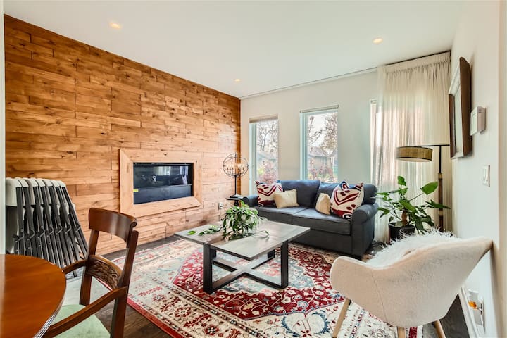 Pool Table I City Park I RiNo I Sleeps 13 gallery image 3