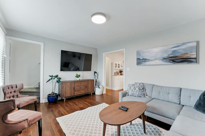 Fun 4-bed Retreat • Game Room • Dogs Welcome - Norfolk, VA