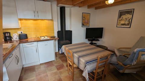 Popular Airbnb listing: Cottage 2 steps from the beach in Arzon