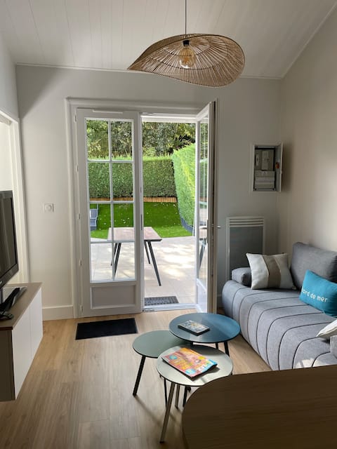 Popular Airbnb listing: Charming beach house in Les Sables D'olonne